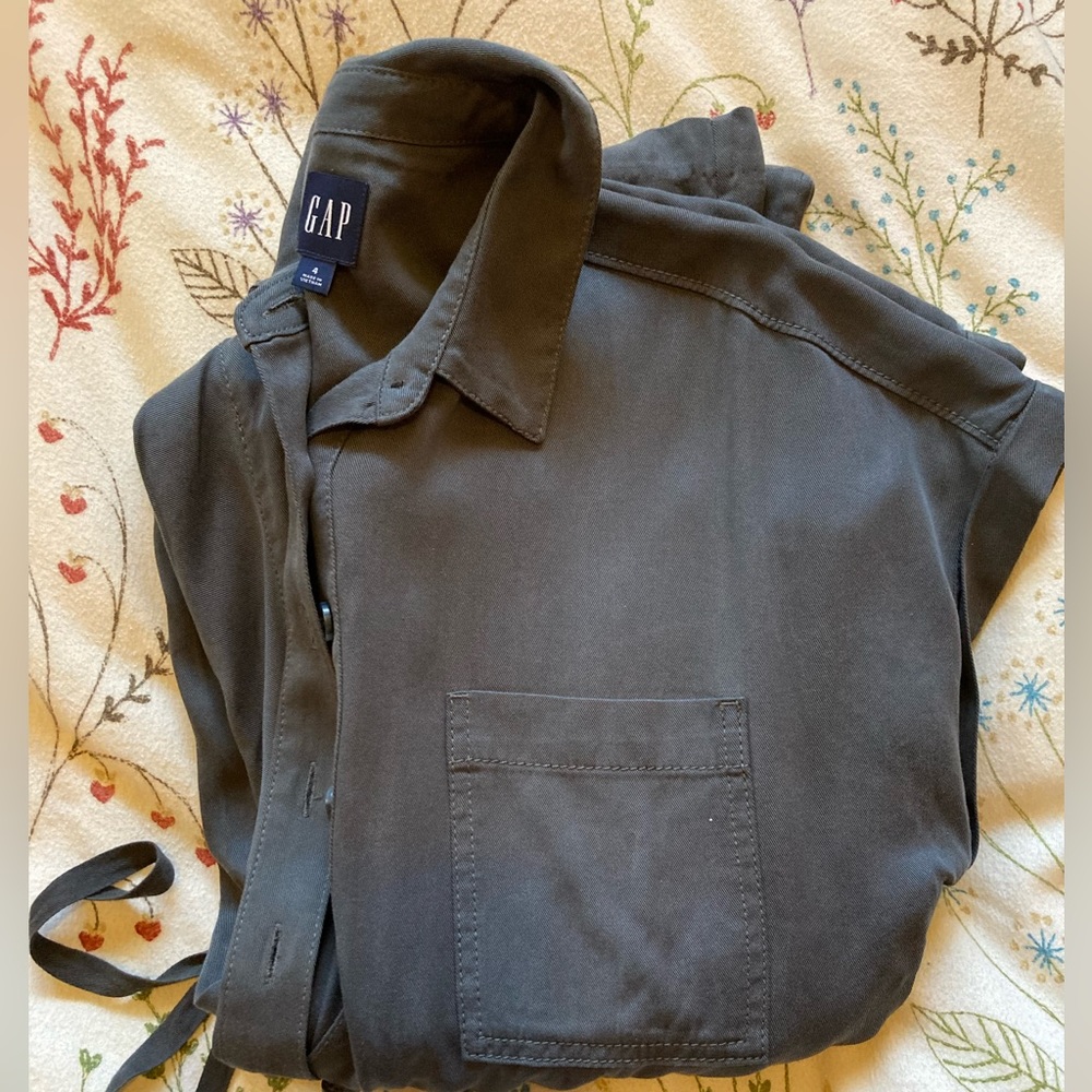 Beautiful GAP grey jumpsuit • size 4 • NWOT • never worn! EUC • tencel blend